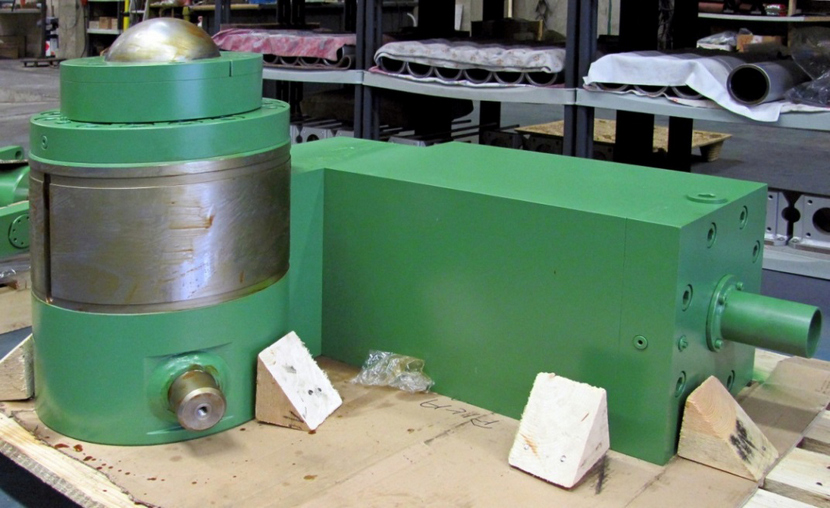 Zylinder mit Kugelaufnahme